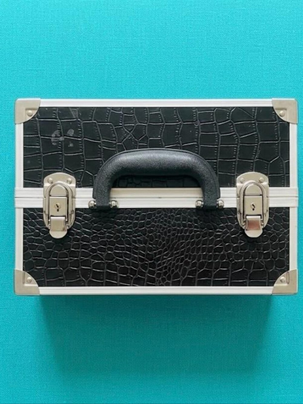 Caboodles. Black Crocodile Pattern Makeup Train Case. Size: 11.5" X 8" X 9". Goo